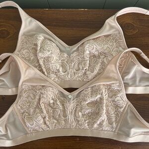 Lot Of 2 breezies bra wirefree Lace Front 36B
